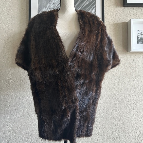 Vintage I.R Fox  146 W.29th St.New York Fur Stole Jacket Fur Shawl/Cape - Picture 1 of 9